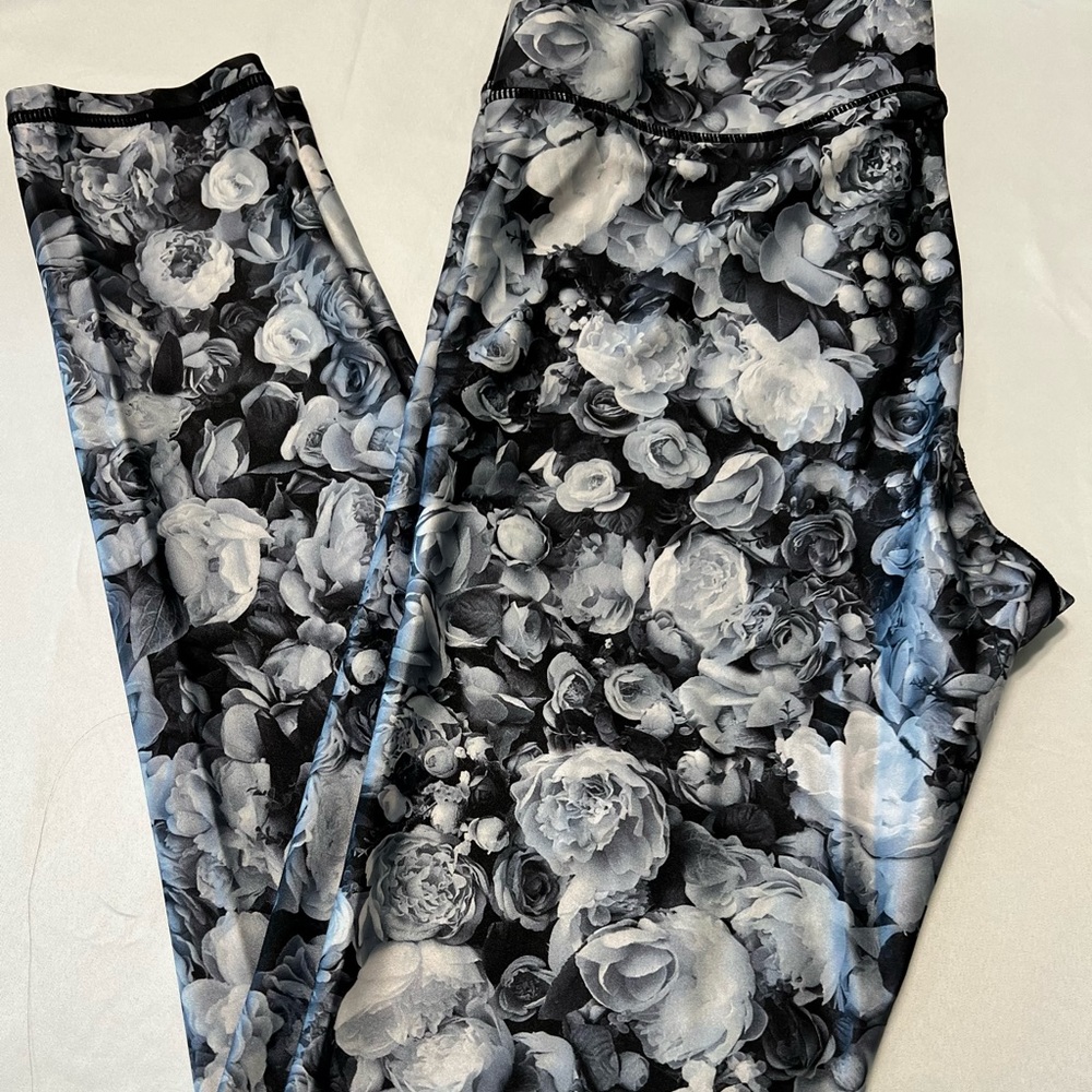 Terez size M black white roses leggings NWOT Made in New York City